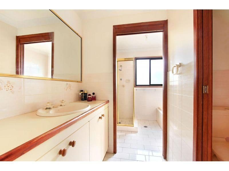 40 Devonshire Crescent, Oak Flats - Thumbnail 6