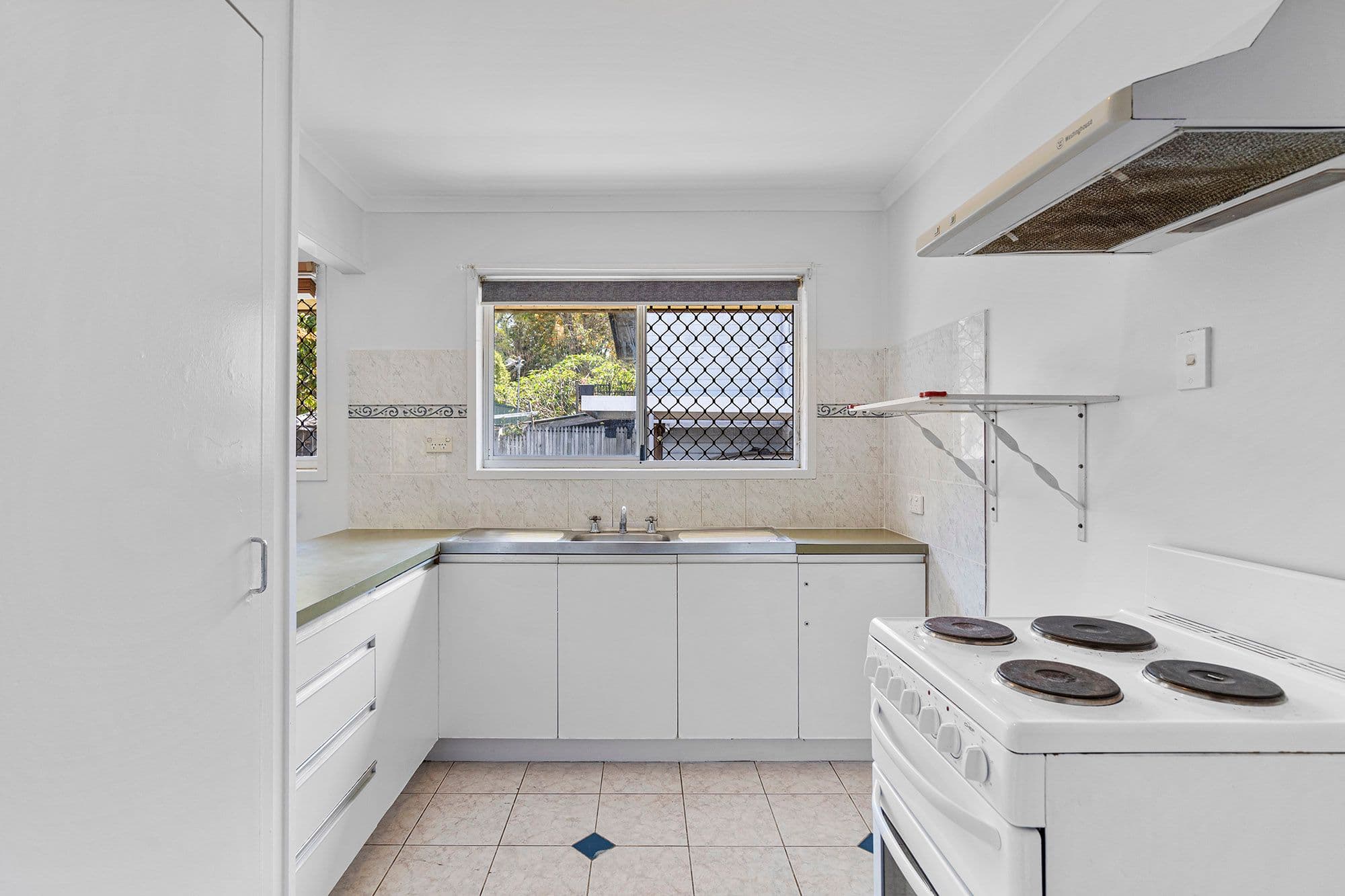 6 Chestnut Street, Logan Central QLD 4114, Logan Central - Thumbnail 4