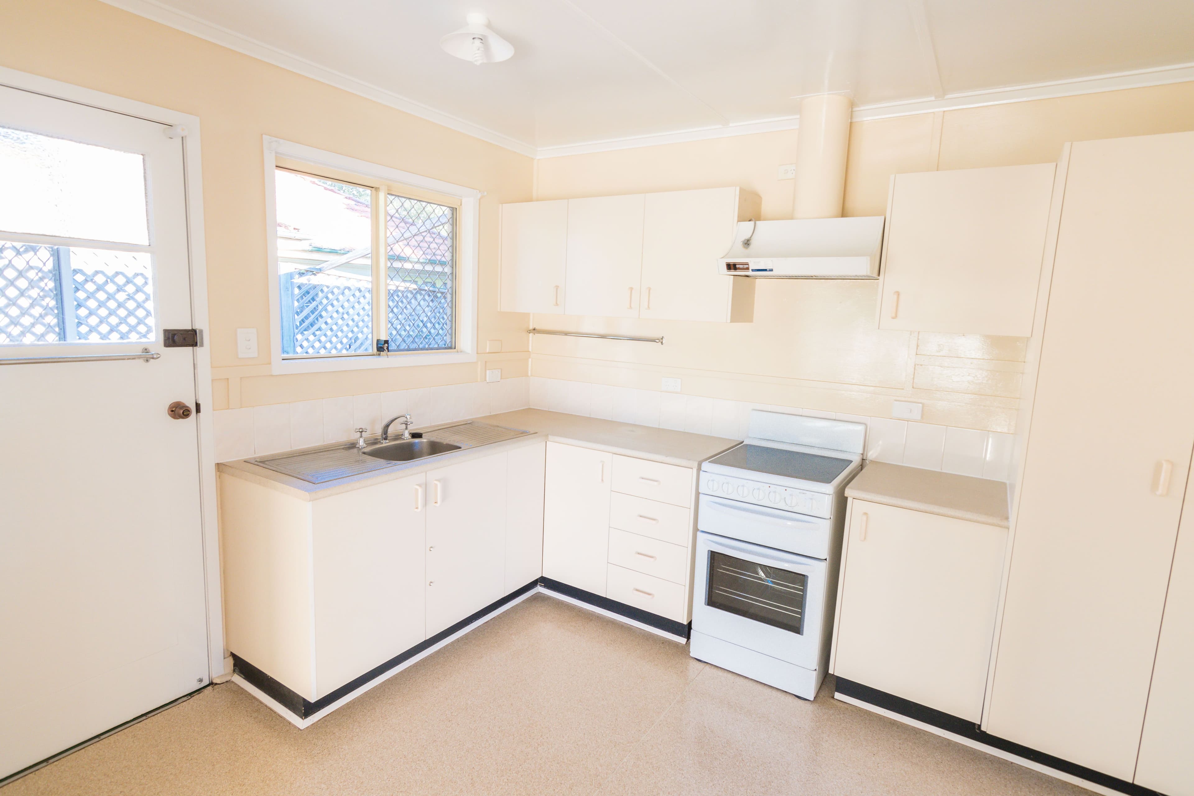 28 Larsen Street, Leichhardt QLD 4305, Leichhardt - Thumbnail 6