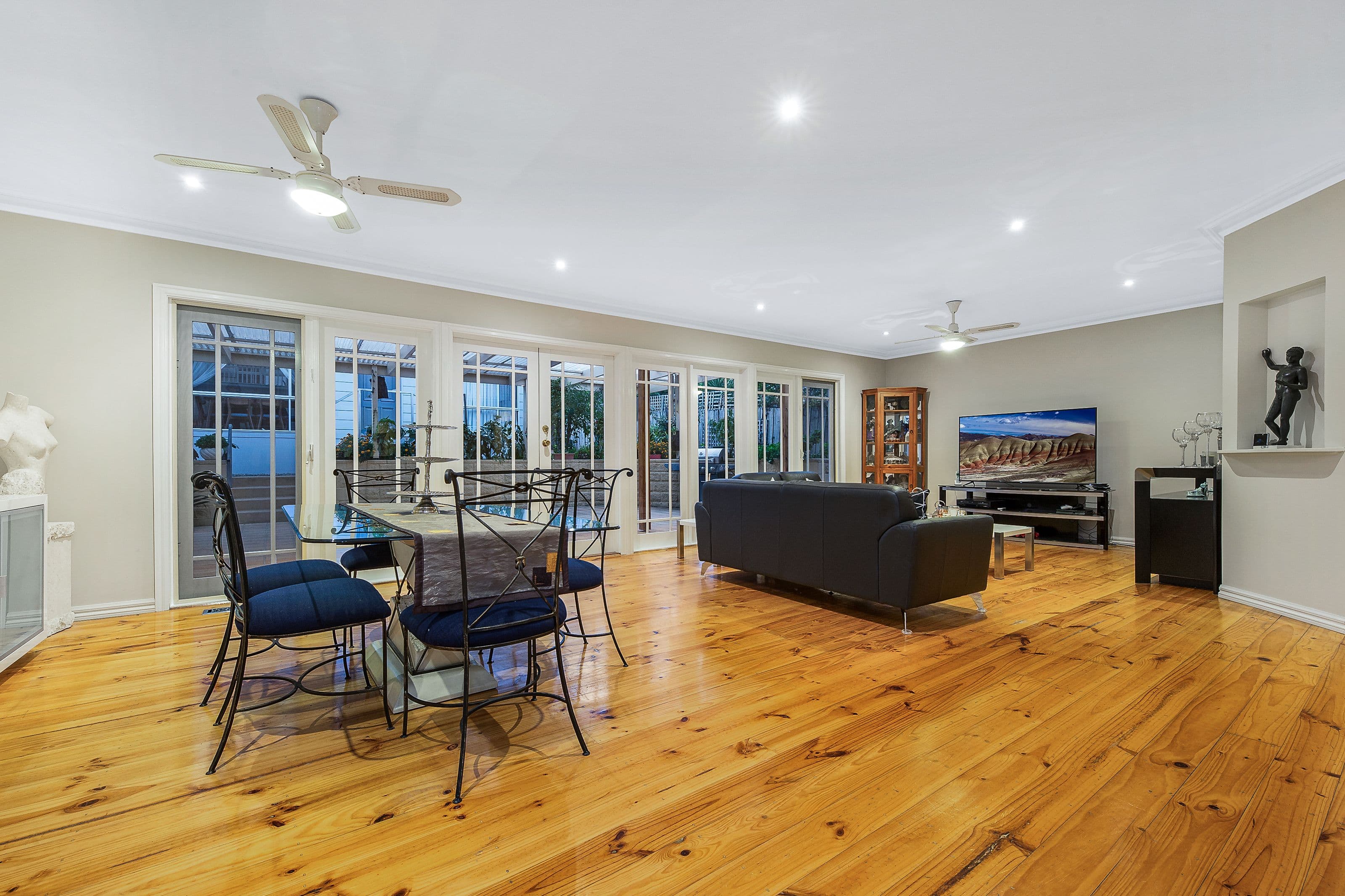 3 Simpson Drive, Mount Waverley VIC 3149, Mount Waverley - Thumbnail 2