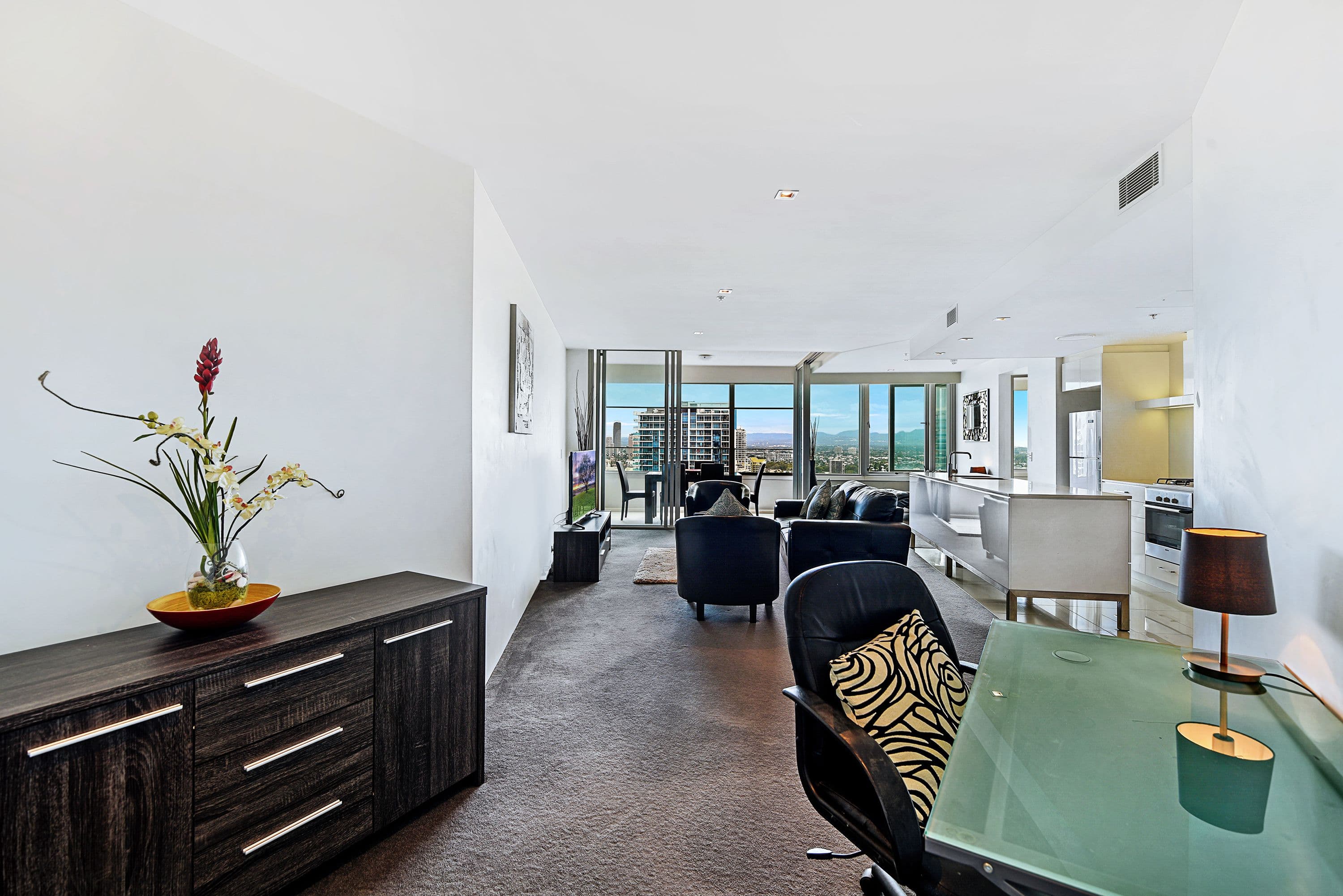 9 Hamilton Avenue, Surfers Paradise QLD 4217, Surfers Paradise - Thumbnail 3
