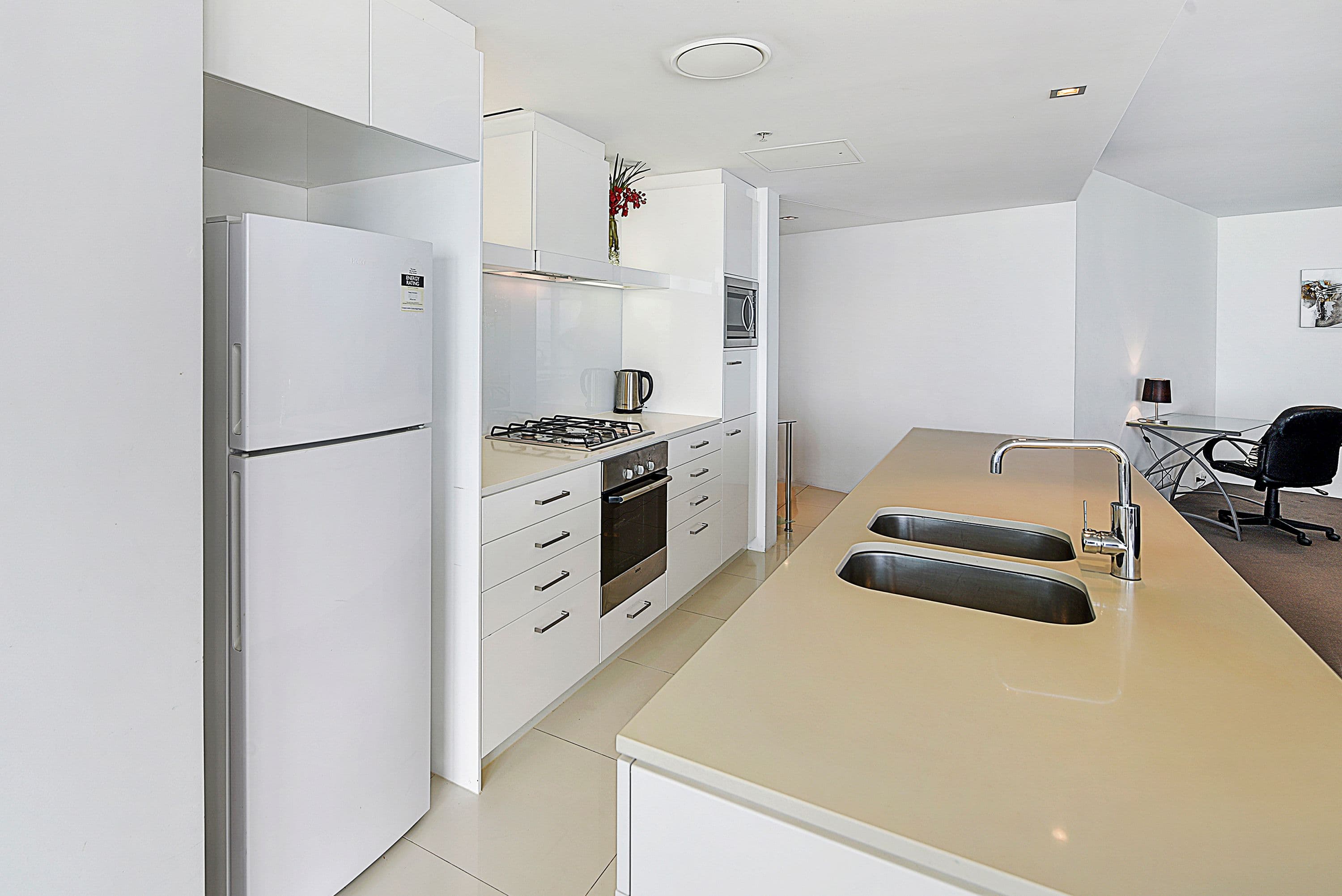 9 Hamilton Avenue, Surfers Paradise QLD 4217, Surfers Paradise - Thumbnail 5