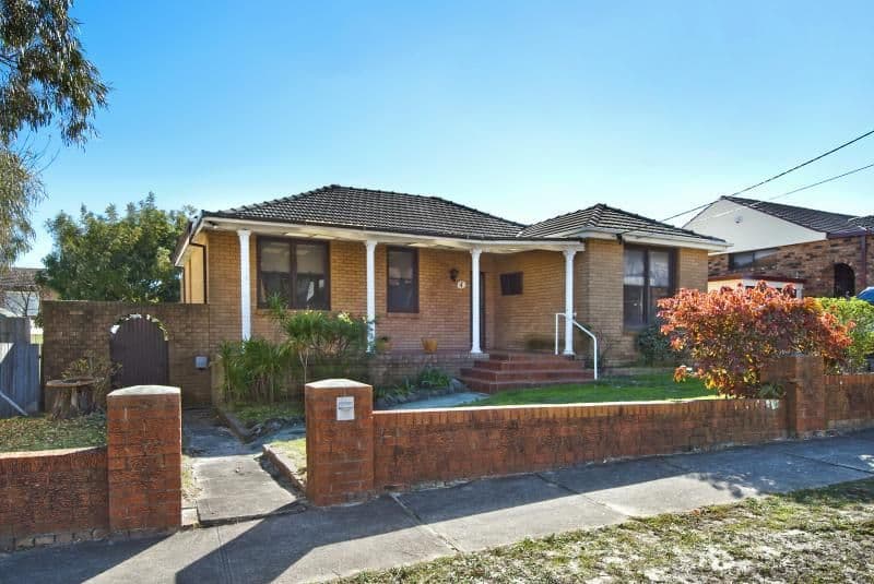 4 Melba Avenue, CHIFLEY NSW 2036, Chifley - Image 1