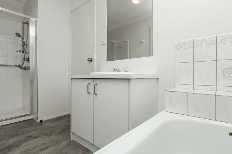 21 Sutherland Avenue, Melton South VIC 3338, Melton South - Thumbnail 8