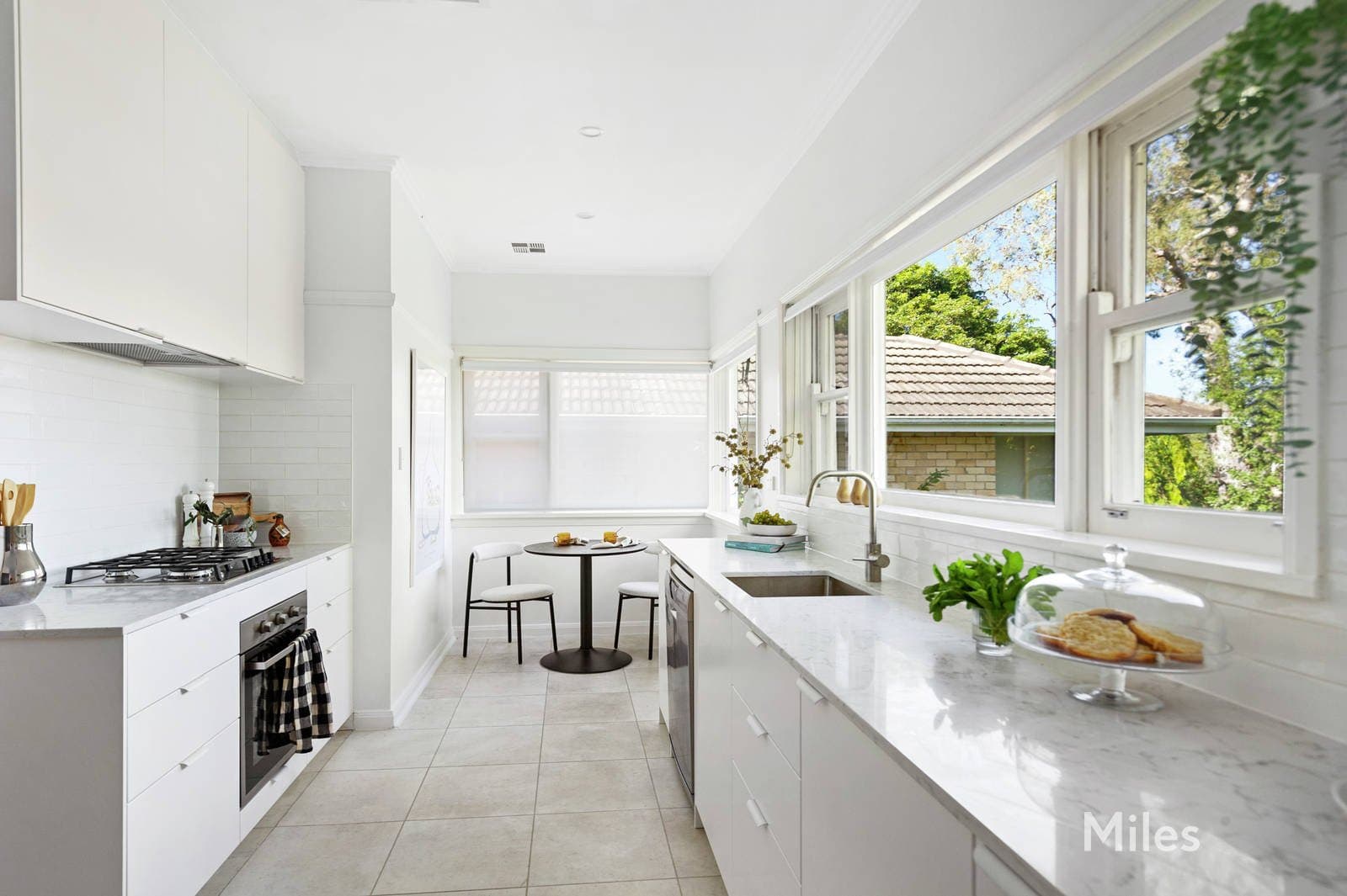27 McArthur Road, Ivanhoe East, Ivanhoe East - Thumbnail 8