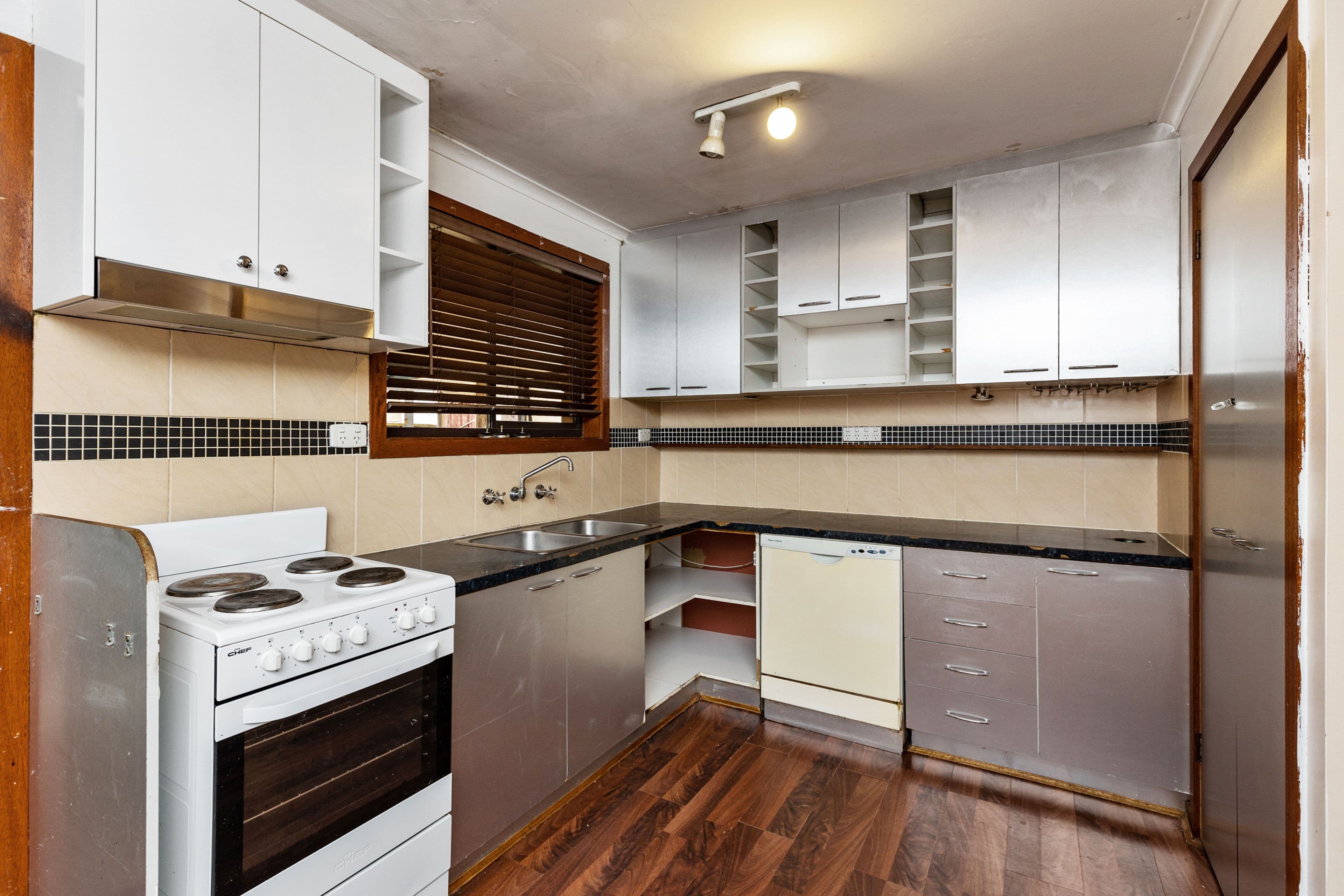 60 Elizabeth Avenue, FOREST HILL NSW 2651, Forest Hill - Thumbnail 3