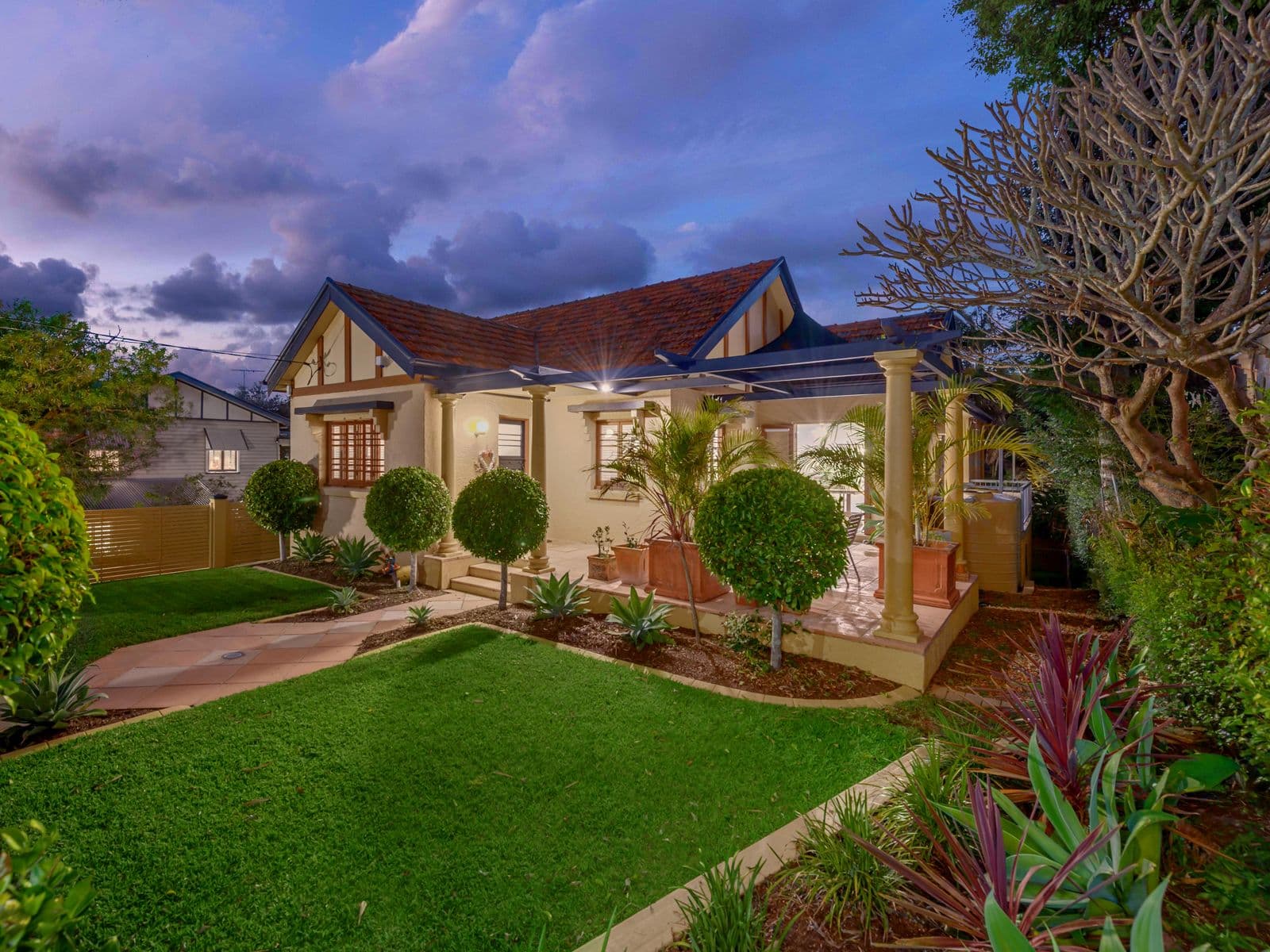 27 Campion Avenue, BARDON QLD 4065, Bardon - Thumbnail 2