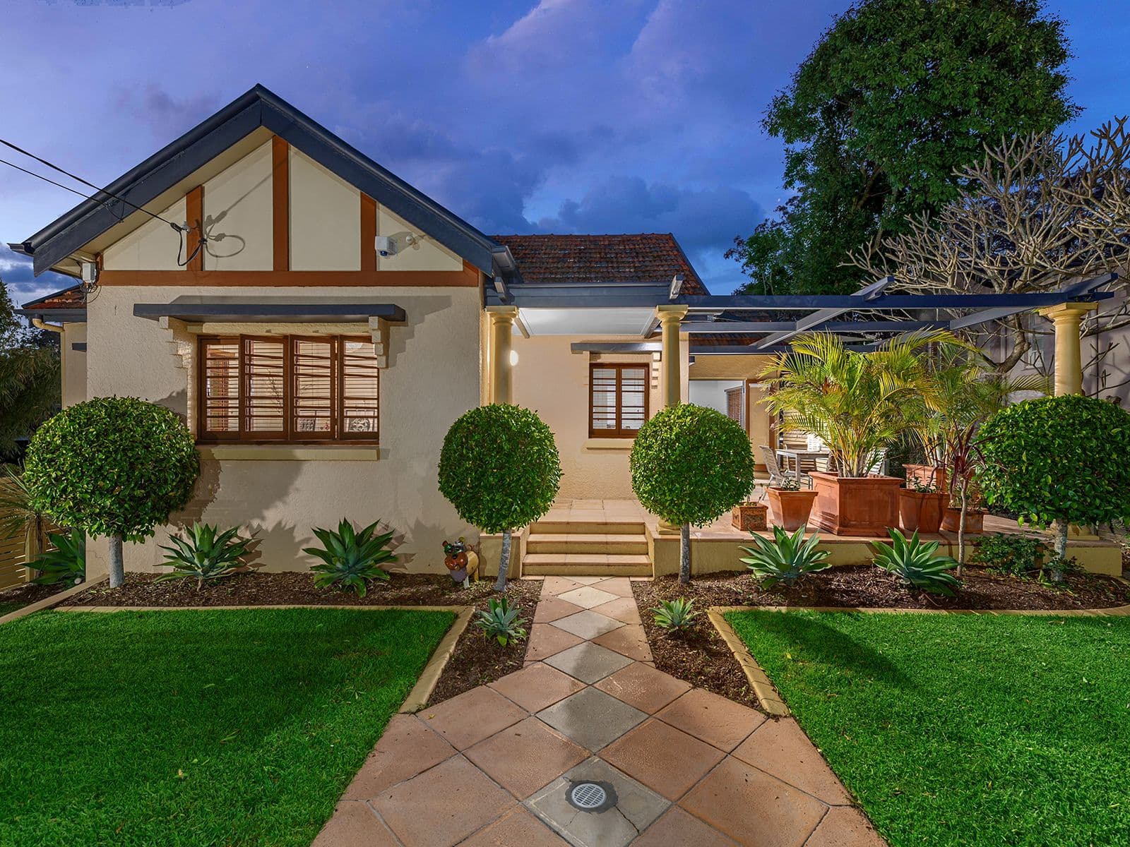 27 Campion Avenue, BARDON QLD 4065, Bardon - Thumbnail 3