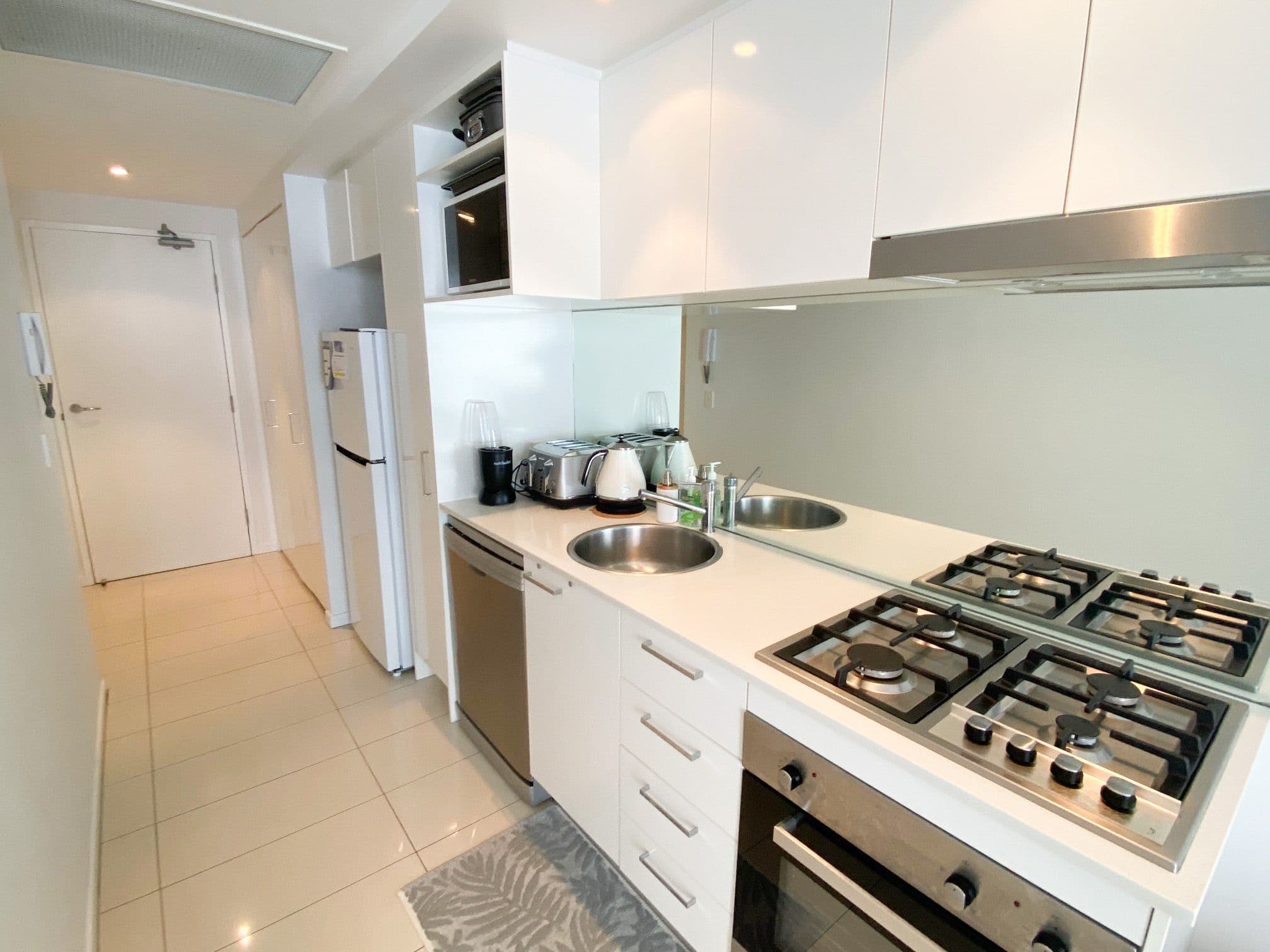 2 East Quay Drive, Biggera Waters QLD 4216, Biggera Waters - Thumbnail 3