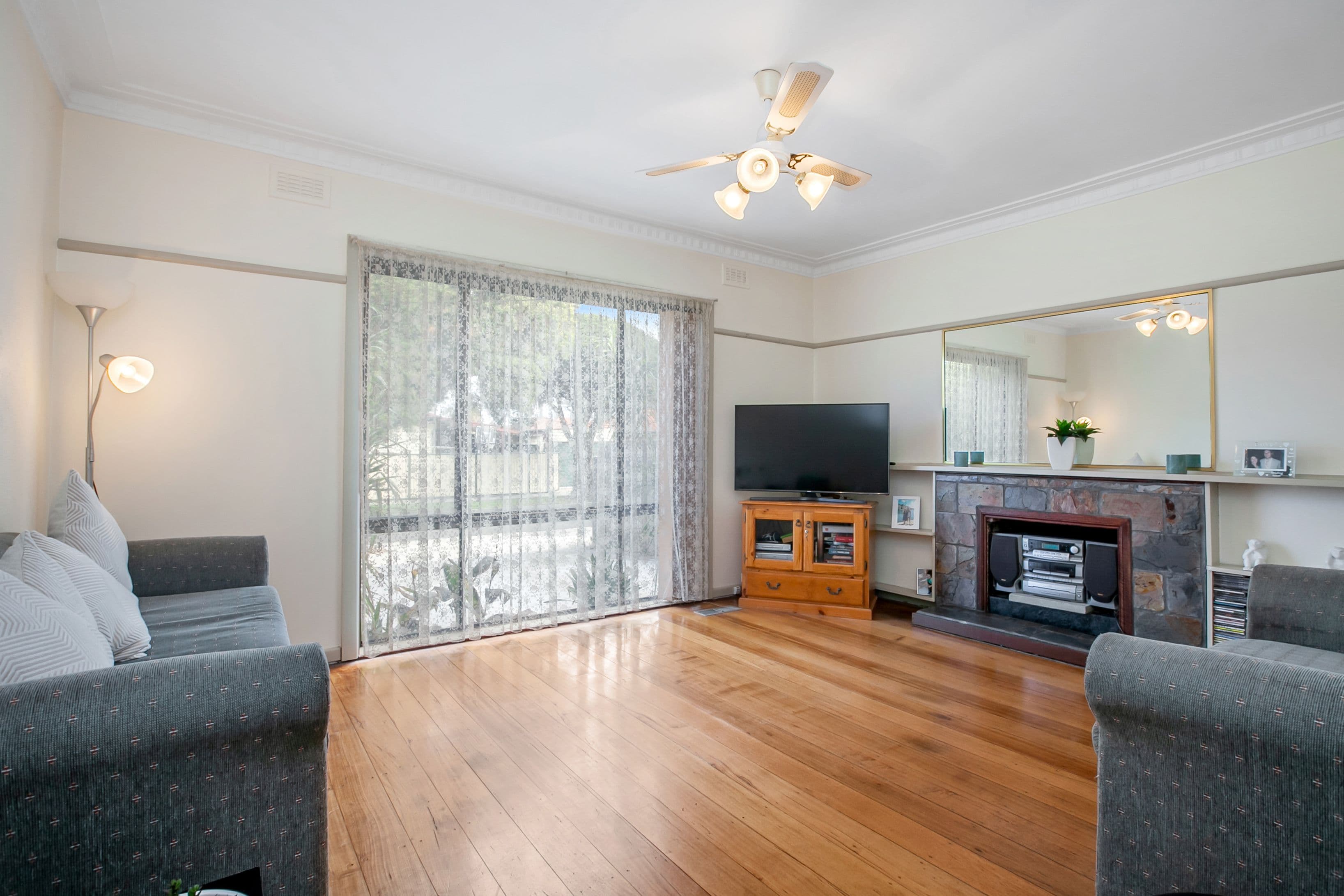 56 Rathcown Road, Reservoir VIC 3073, Reservoir - Thumbnail 2
