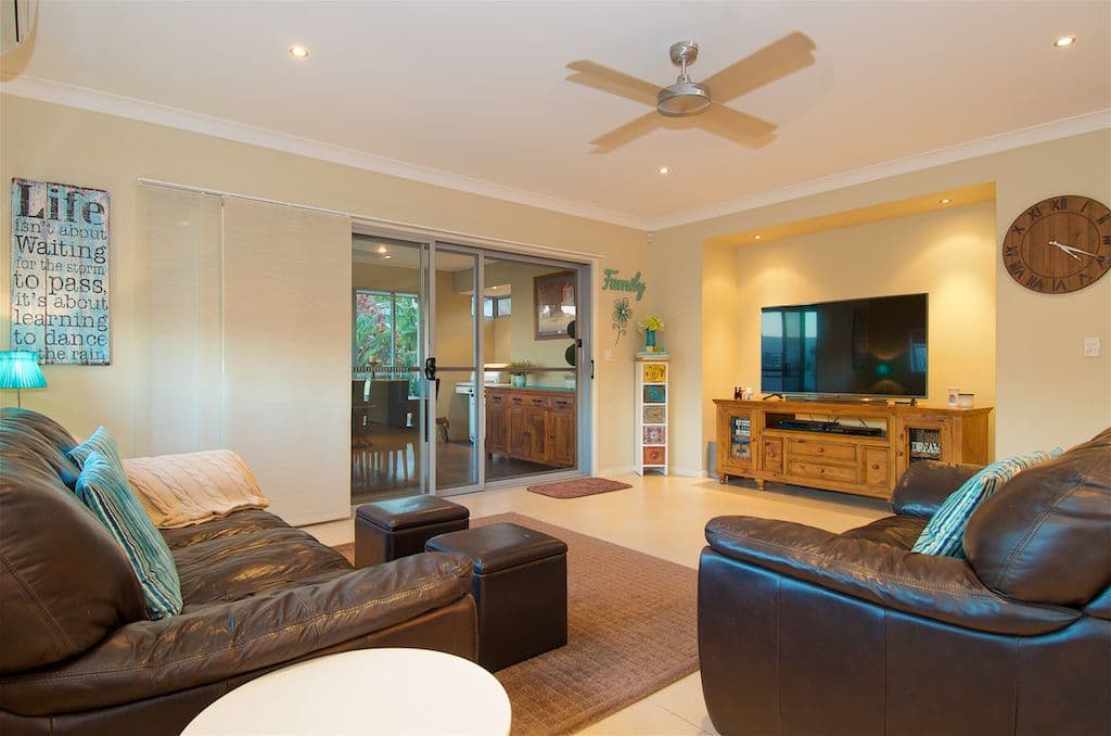 10 Laughlen Chase, Pacific Pines QLD 4211, Pacific Pines - Thumbnail 4