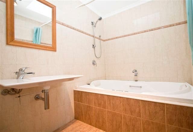 77 St James Road, ROSANNA VIC 3084, Rosanna - Thumbnail 4