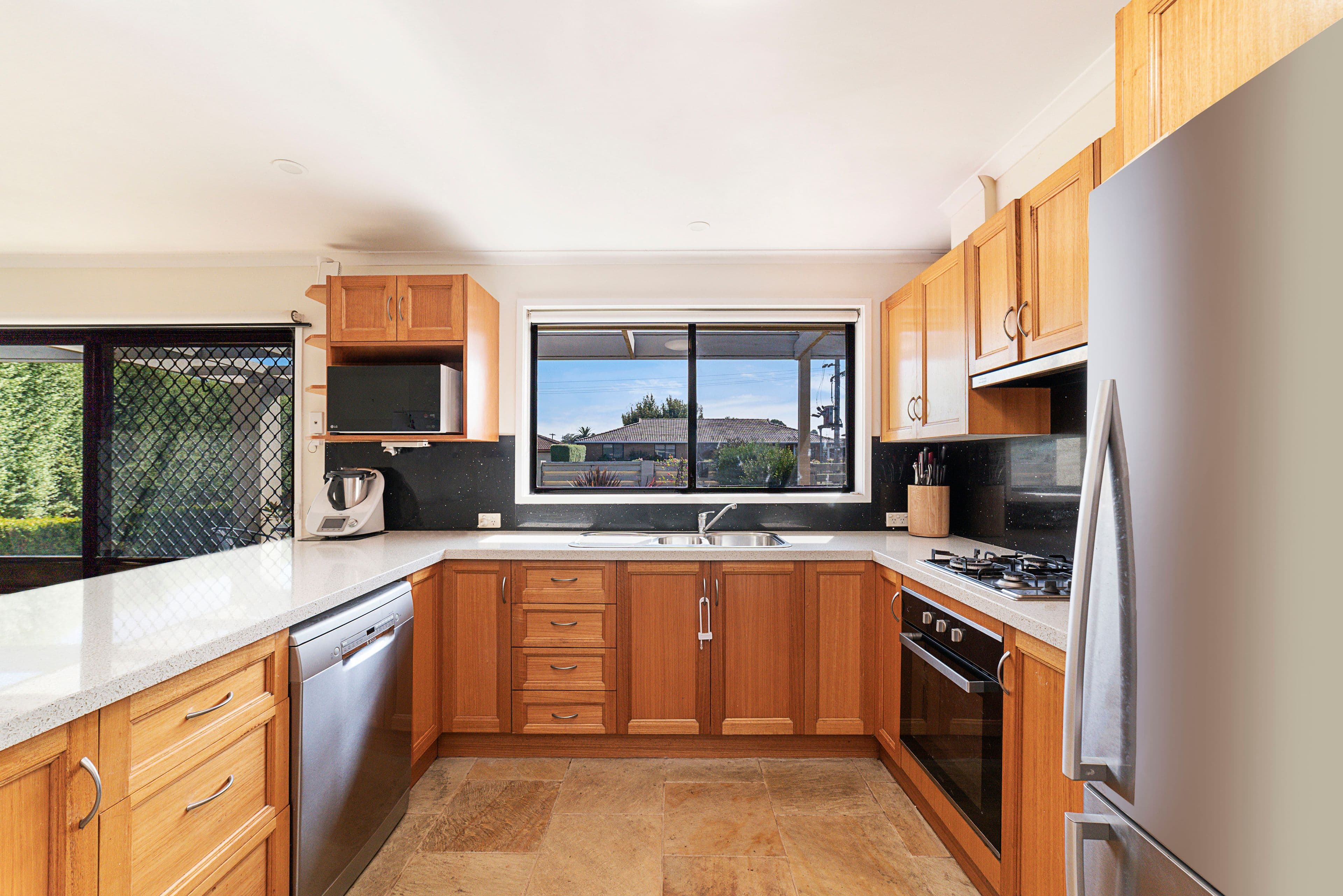 15 Sundale Road, Warrnambool VIC 3280, Warrnambool - Thumbnail 2