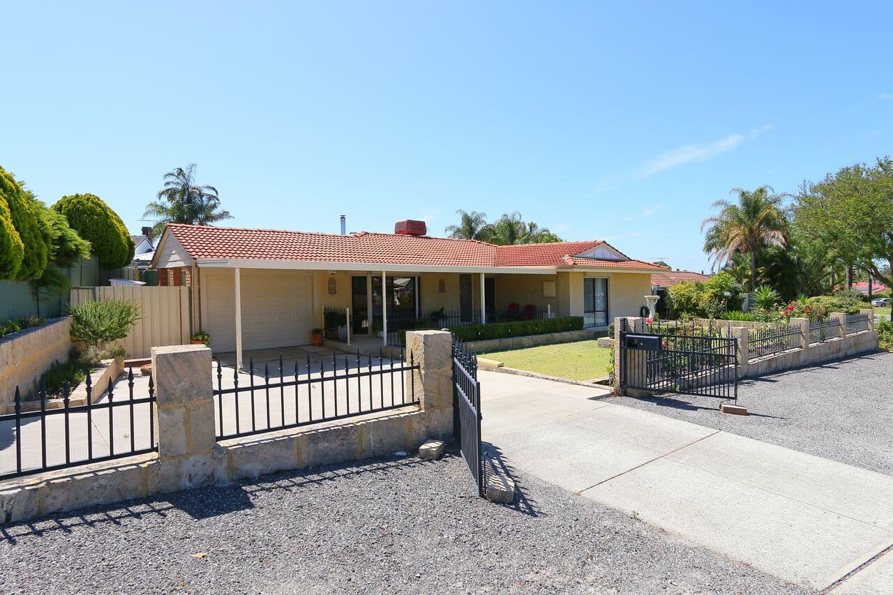 18 Sovereign Drive, Thornlie WA 6108, Thornlie - Thumbnail 2