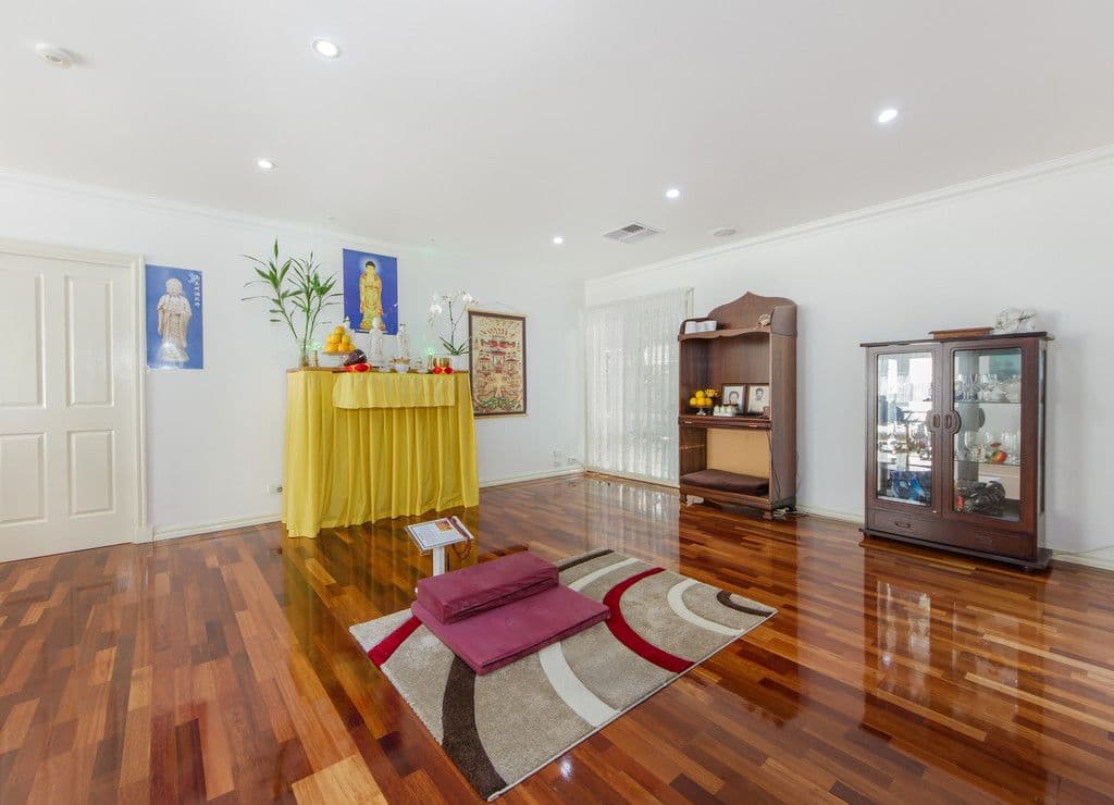 27 Pinewood Crescent, Cairnlea VIC 3023, Cairnlea - Thumbnail 2