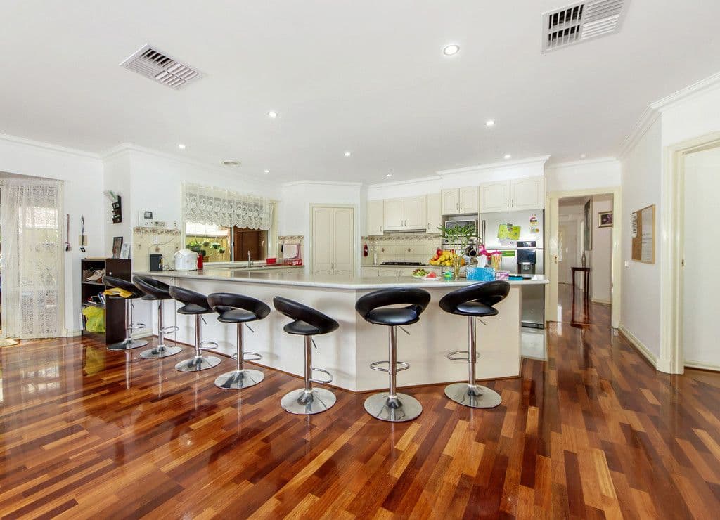 27 Pinewood Crescent, Cairnlea VIC 3023, Cairnlea - Thumbnail 4