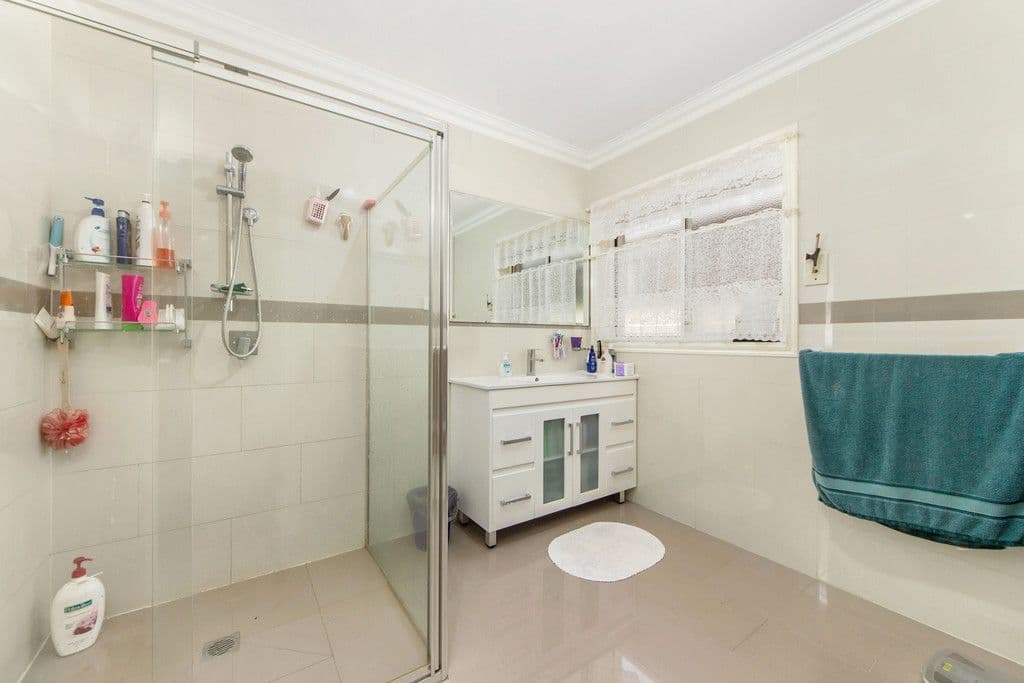 27 Pinewood Crescent, Cairnlea VIC 3023, Cairnlea - Thumbnail 6