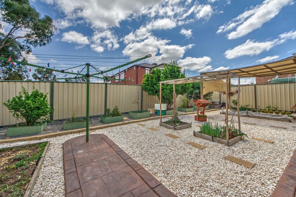 27 Pinewood Crescent, Cairnlea VIC 3023, Cairnlea - Thumbnail 8
