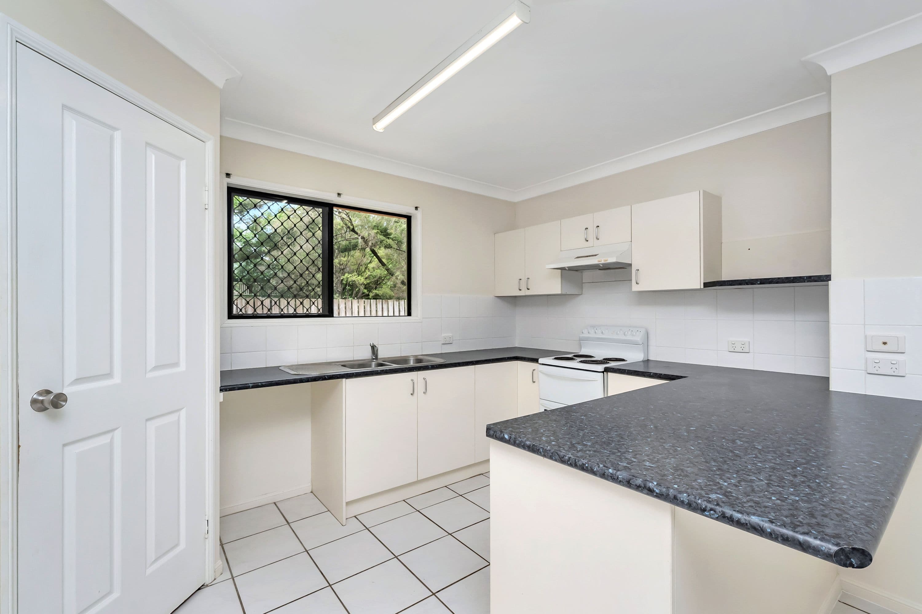 70 Ireland Street, Oonoonba QLD 4811, Oonoonba - Thumbnail 3