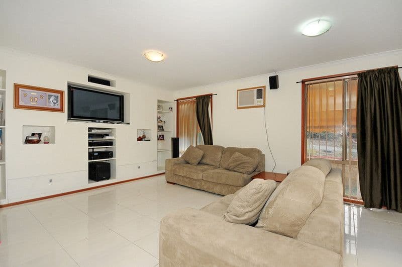 59 Myles Connell Crescent, GORDON ACT 2906, Gordon - Thumbnail 2
