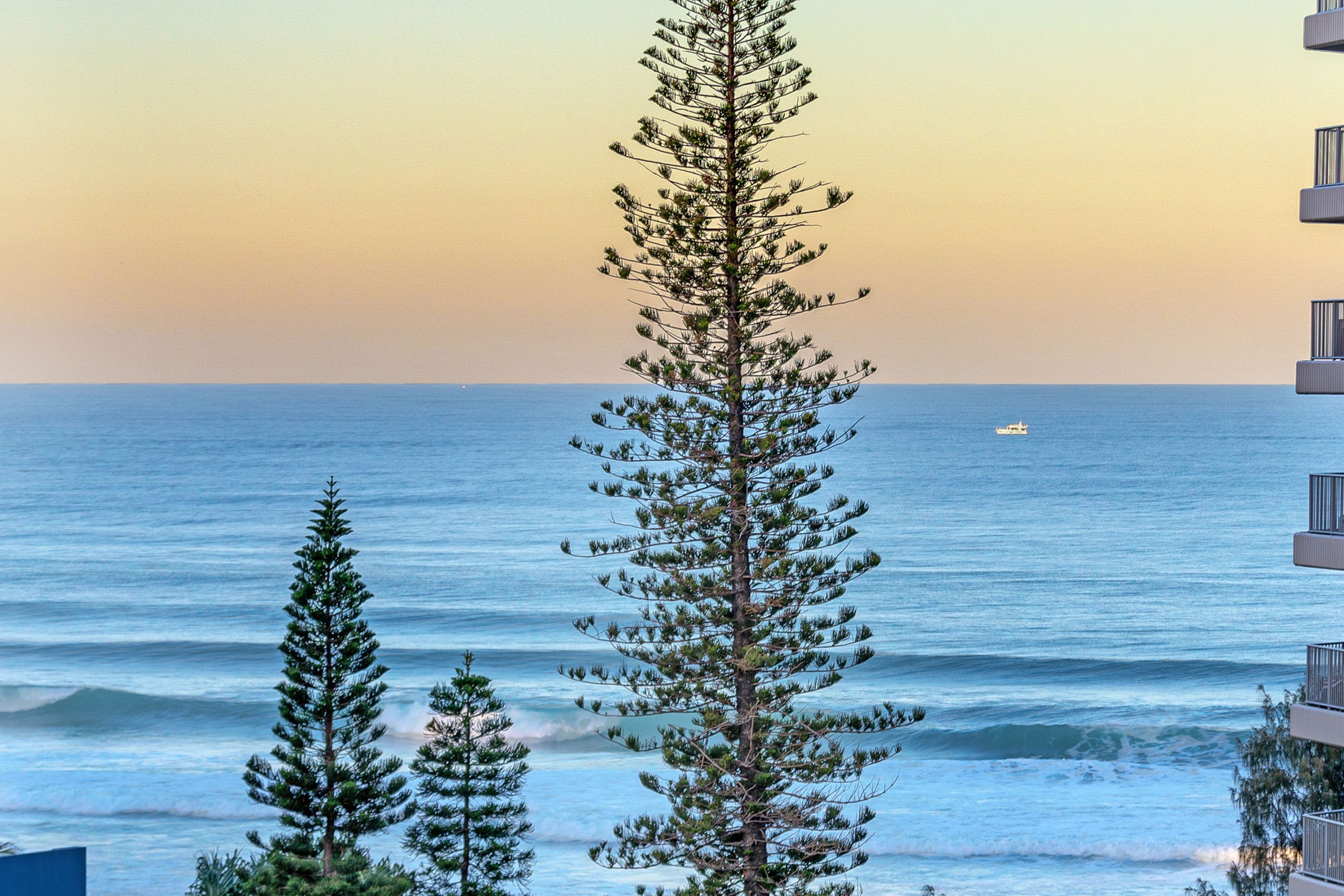 5 Enderley Avenue, Surfers Paradise QLD 4217, Surfers Paradise - Thumbnail 2