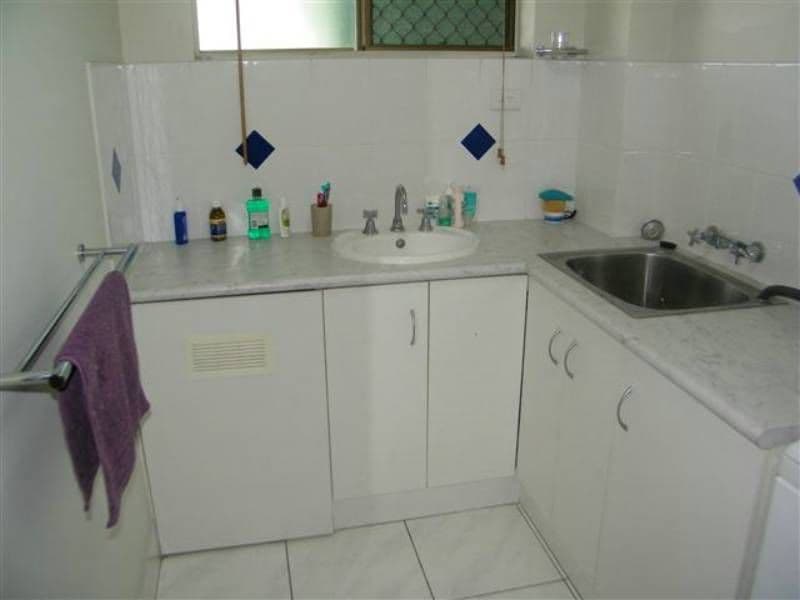 8 Roseberry Street, GLADSTONE QLD 4680, Gladstone Central - Thumbnail 5