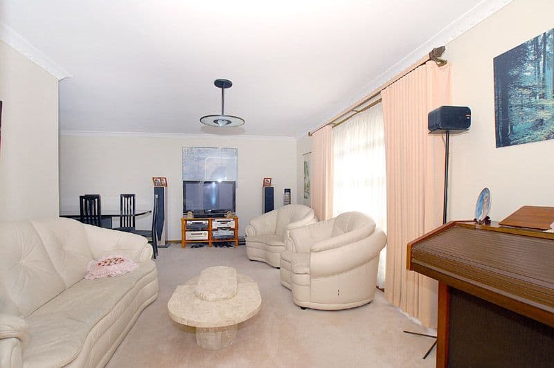 19  Kennington Park Drive, ENDEAVOUR HILLS VIC 3802, Endeavour Hills - Thumbnail 2