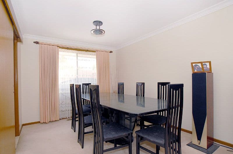 19  Kennington Park Drive, ENDEAVOUR HILLS VIC 3802, Endeavour Hills - Thumbnail 5
