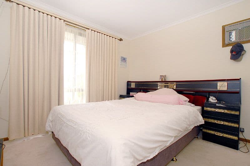 19  Kennington Park Drive, ENDEAVOUR HILLS VIC 3802, Endeavour Hills - Thumbnail 6