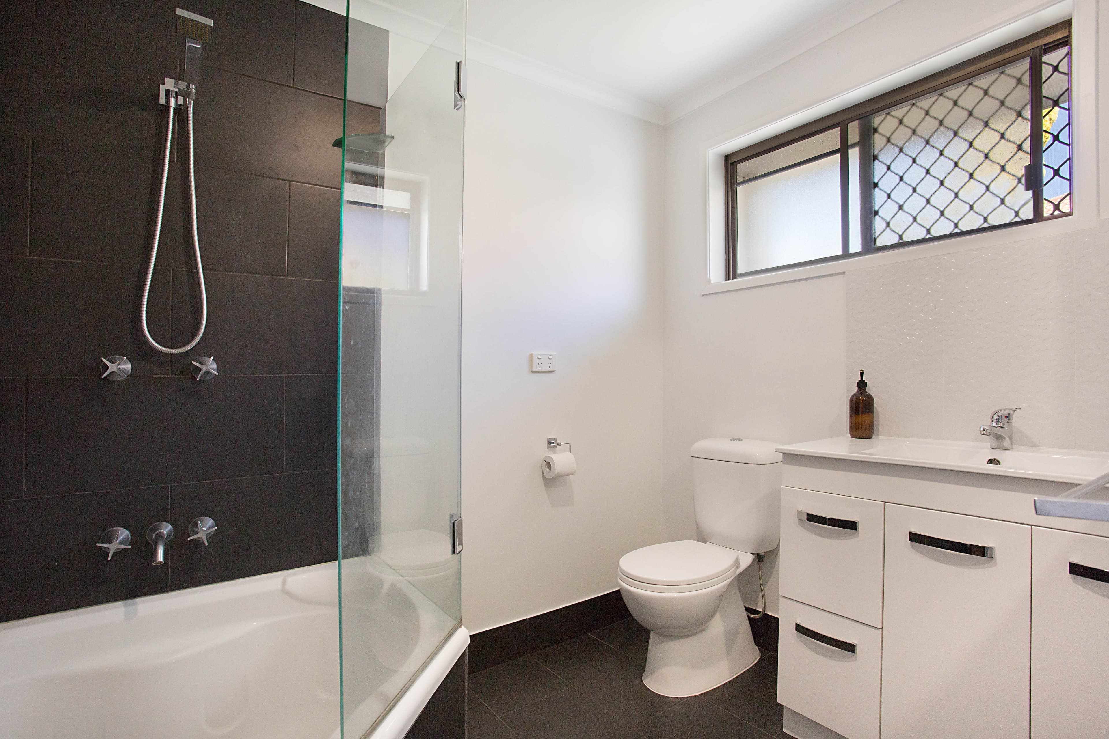 53 Albion Avenue, Miami QLD 4220, Miami - Thumbnail 6