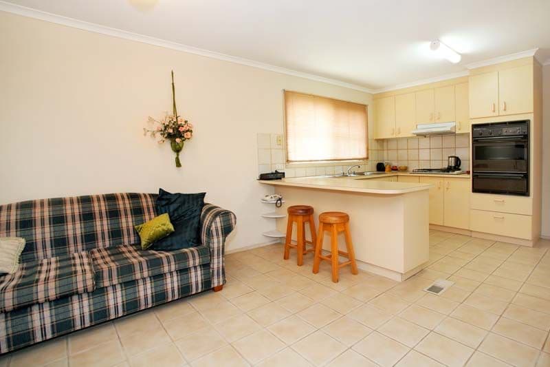 4  Clifford Street, GLEN WAVERLEY VIC 3150, Glen Waverley - Thumbnail 2