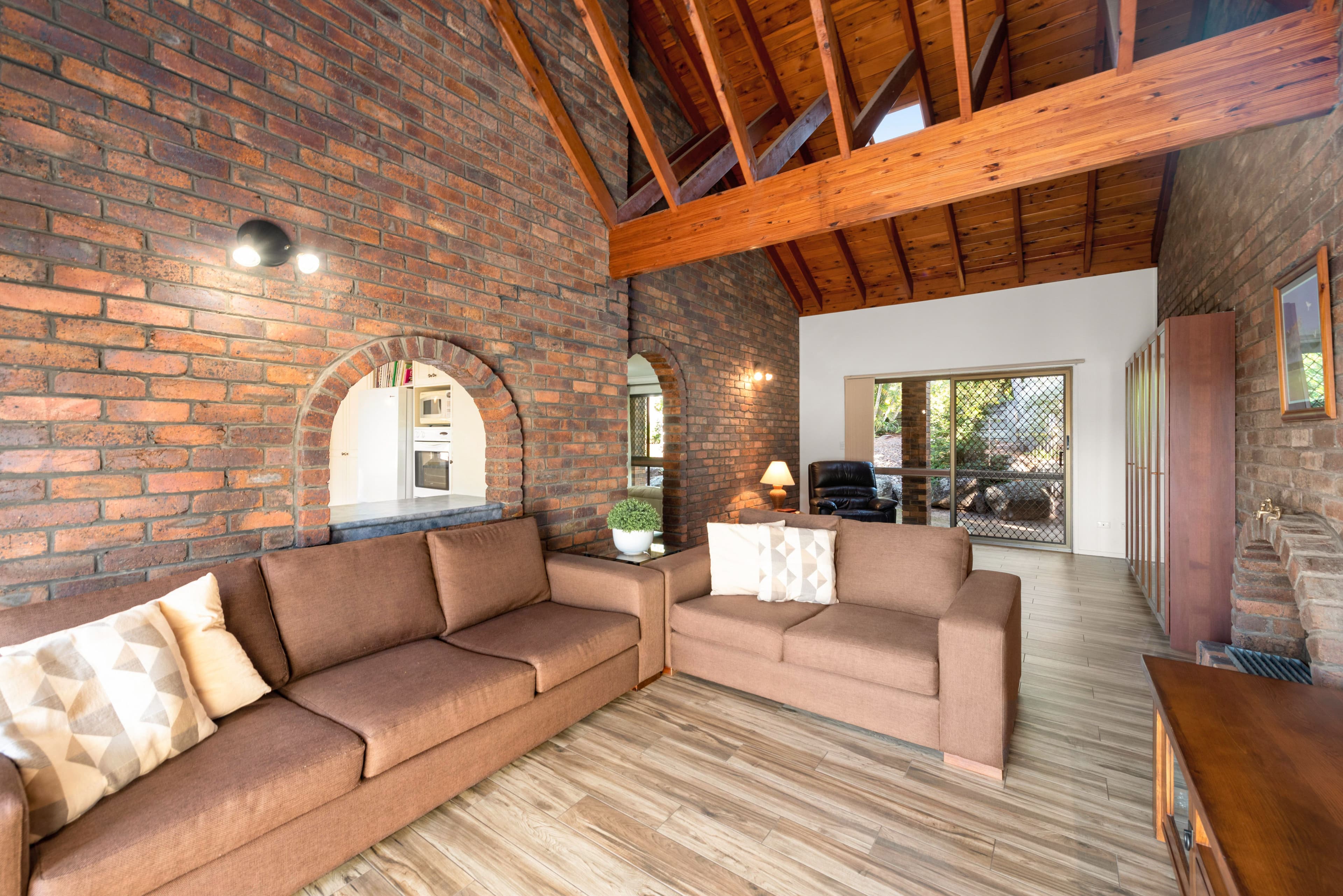 3 Corfe Court, Carindale QLD 4152, Carindale - Thumbnail 2