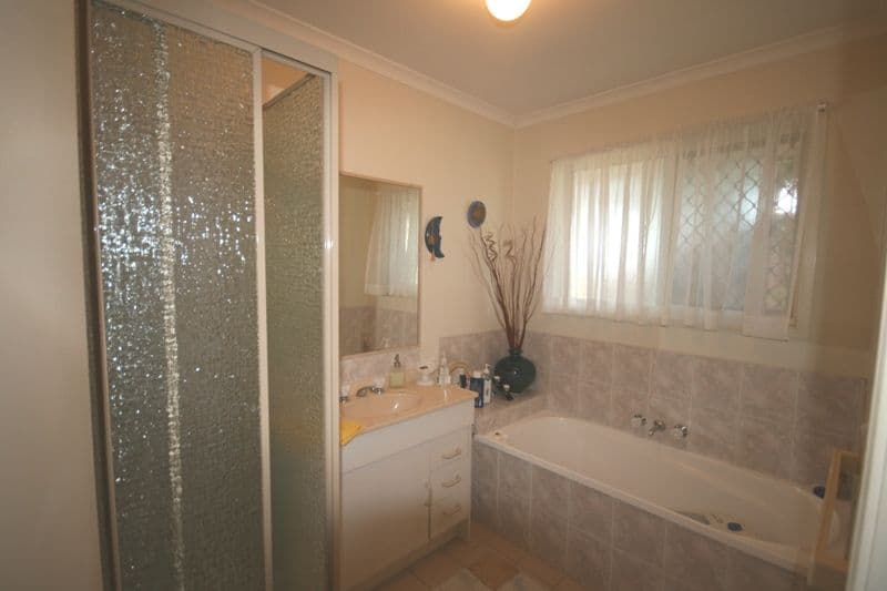 15 Crelga Court, MERRIMAC QLD 4226, Merrimac - Thumbnail 8