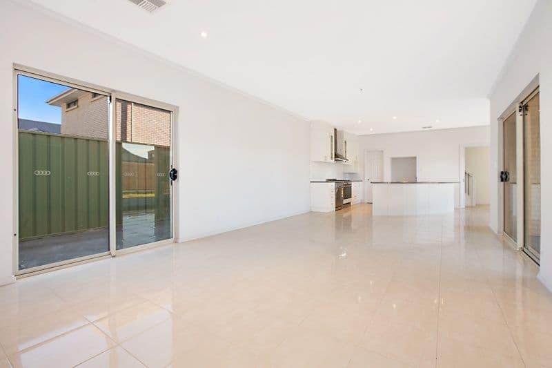 24 Caswell Circuit, MAWSON LAKES SA 5095, Mawson Lakes - Thumbnail 3