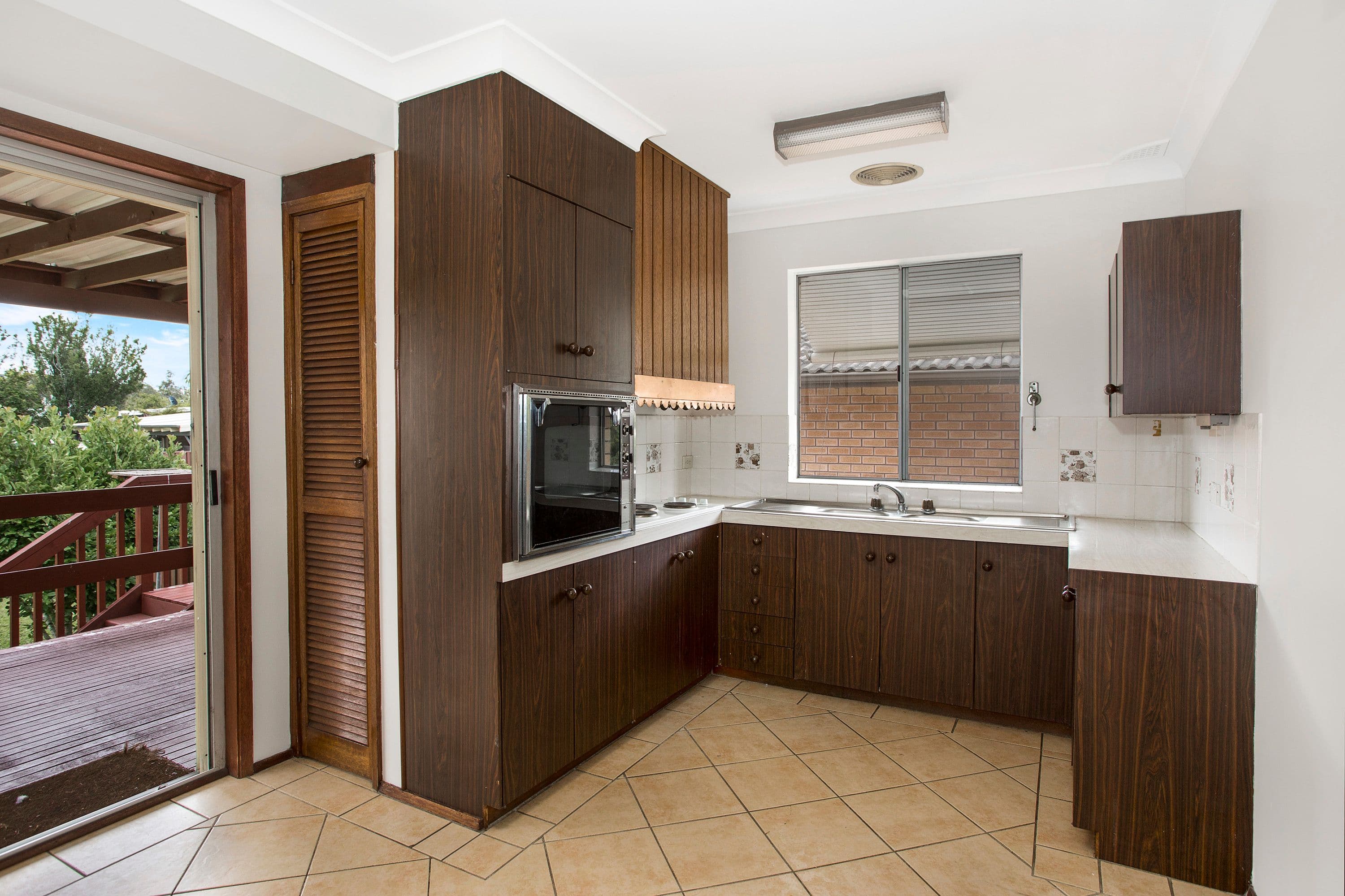 224 Lakedge Avenue, Berkeley Vale - Thumbnail 3