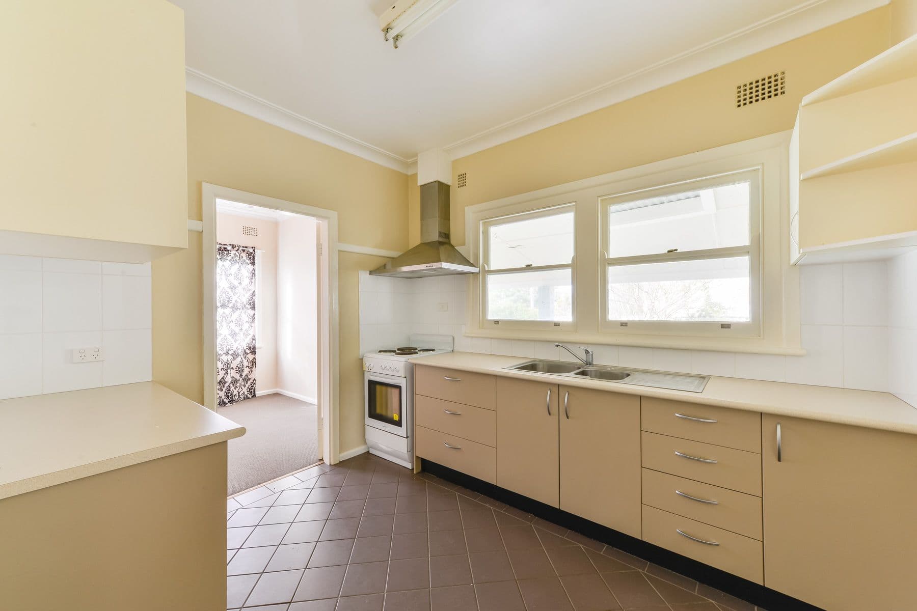 12 Churchill Street, Tamworth NSW 2340, South Tamworth - Thumbnail 4
