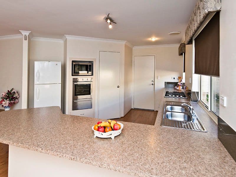 31 Urquhart Court, CANNING VALE WA 6155, Canning Vale - Thumbnail 2