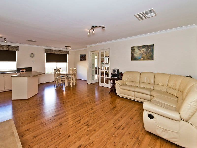 31 Urquhart Court, CANNING VALE WA 6155, Canning Vale - Thumbnail 3