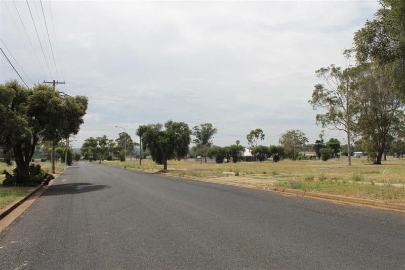 18 Linda Drive, DUBBO NSW 2830, Dubbo - Thumbnail 2