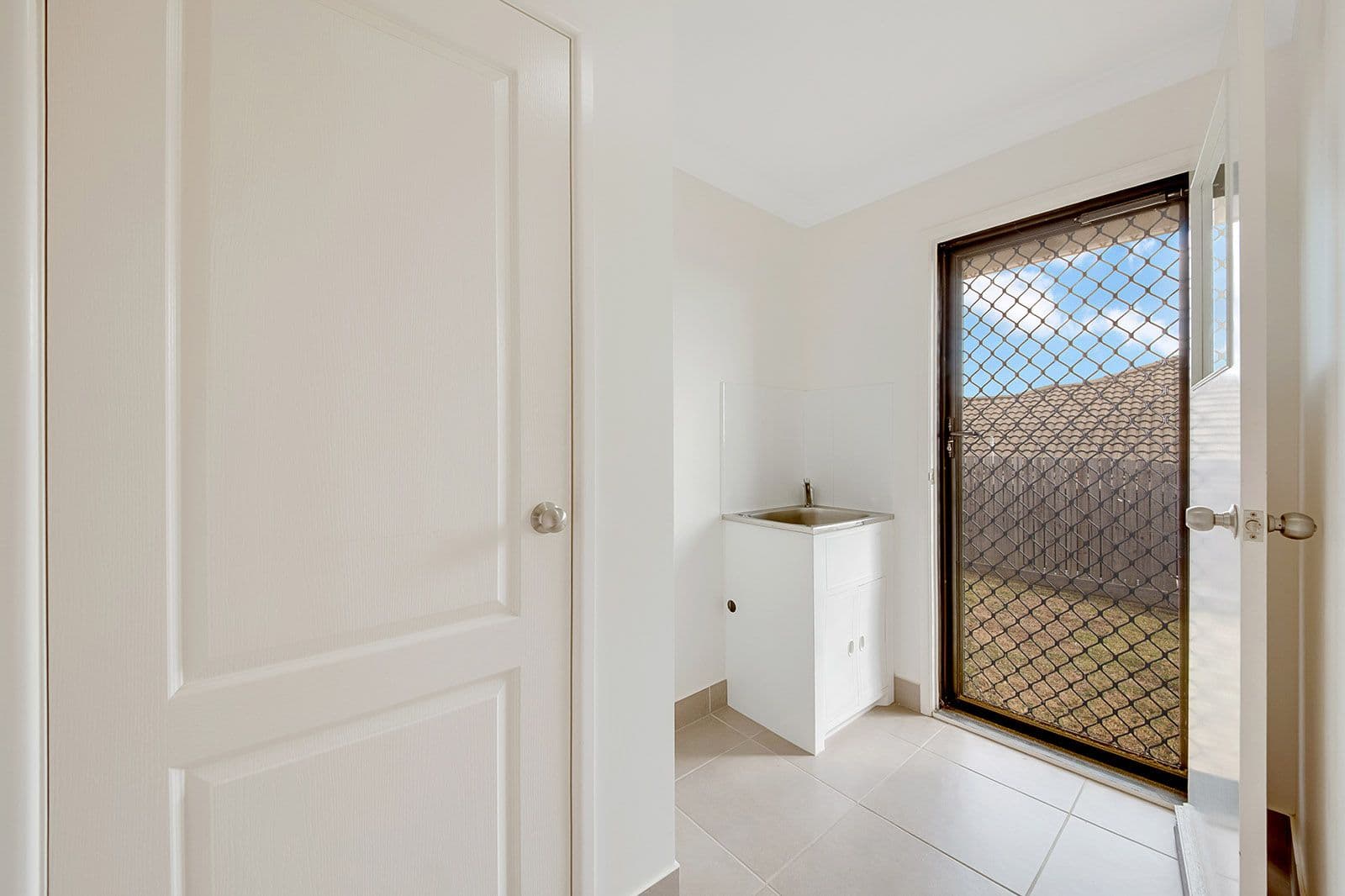 19 Leslie Street, Clinton QLD 4680, Clinton - Thumbnail 6