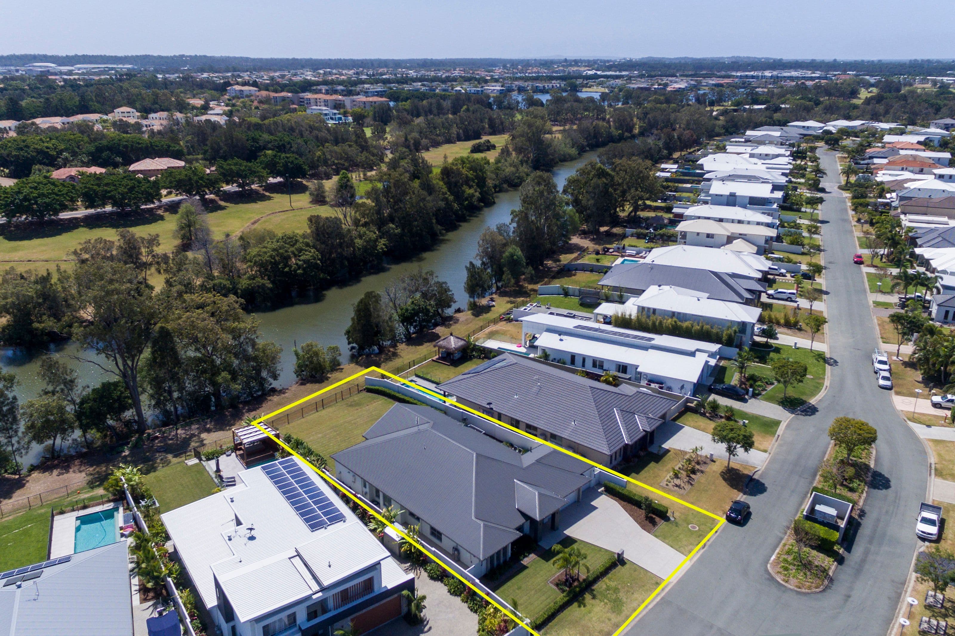 111 The Peninsula, Helensvale QLD 4212, Helensvale - Thumbnail 2