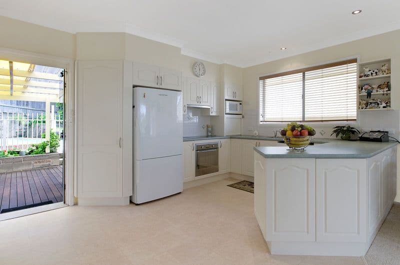 6 Carole Avenue, WOONONA NSW 2517, Woonona - Thumbnail 5