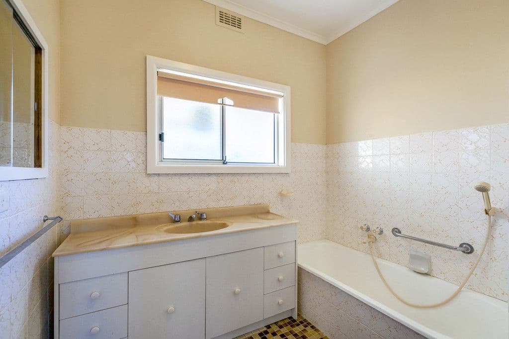 27  Falcon Road, MACLEOD VIC 3085, Macleod - Thumbnail 7
