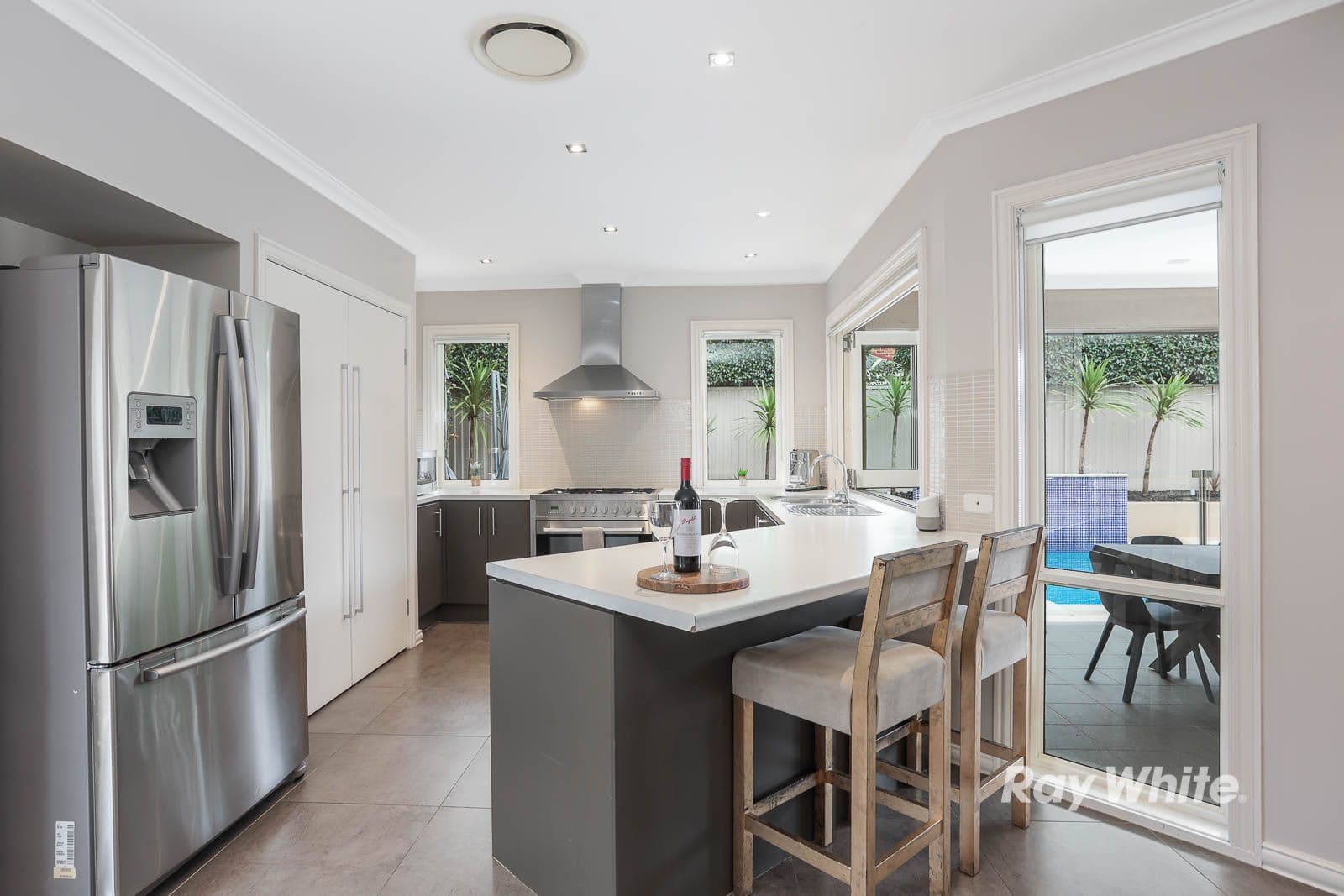 4 Melvey Place, Castle Hill - Thumbnail 2