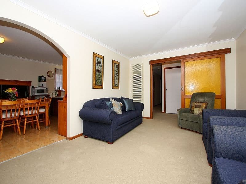 17 Strickland Avenue, MILL PARK VIC 3082, Mill Park - Thumbnail 4