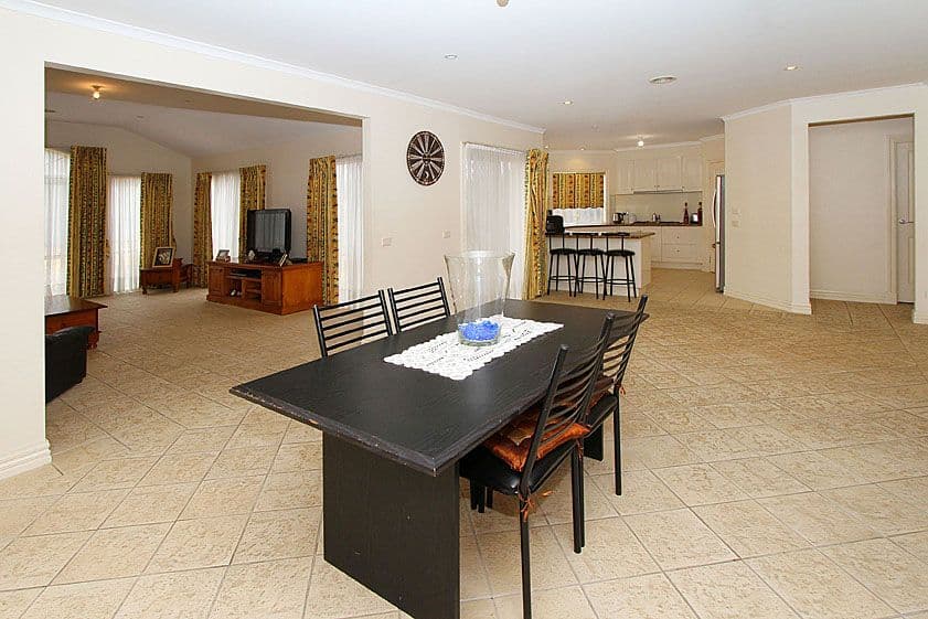 8 Ovington Court, MILL PARK VIC 3082, Mill Park - Thumbnail 3