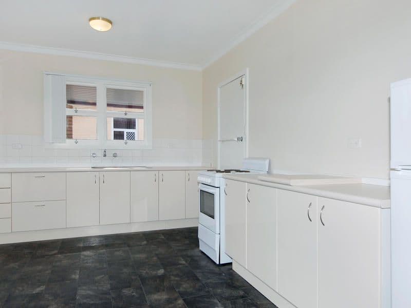 4 Carina Close, ROCKINGHAM WA 6168, Rockingham - Thumbnail 2