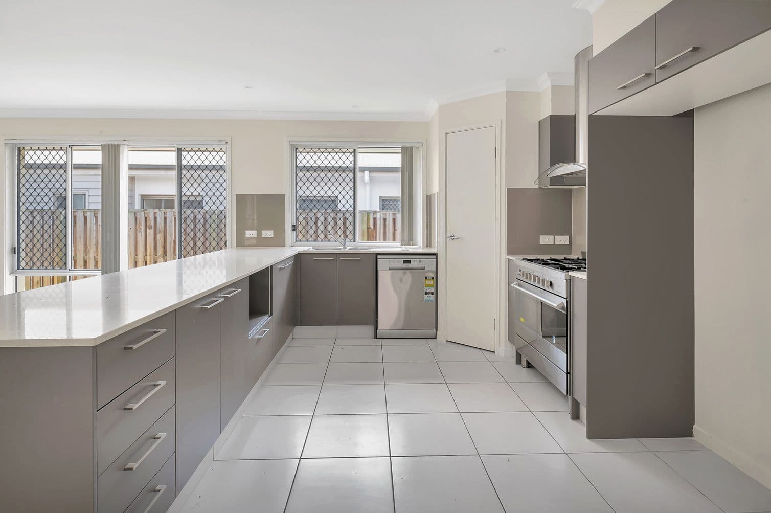 9 Jindalba Drive, Coomera QLD 4209, Coomera - Thumbnail 2