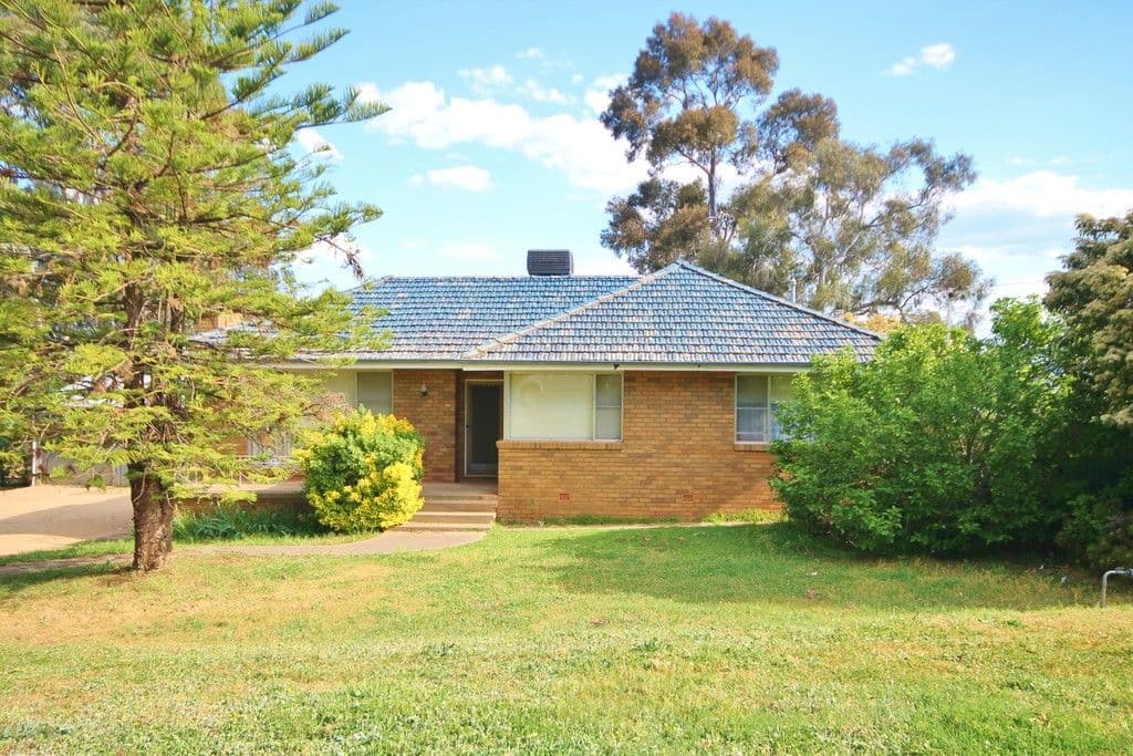 20 Prospect Street, Young - Image 1