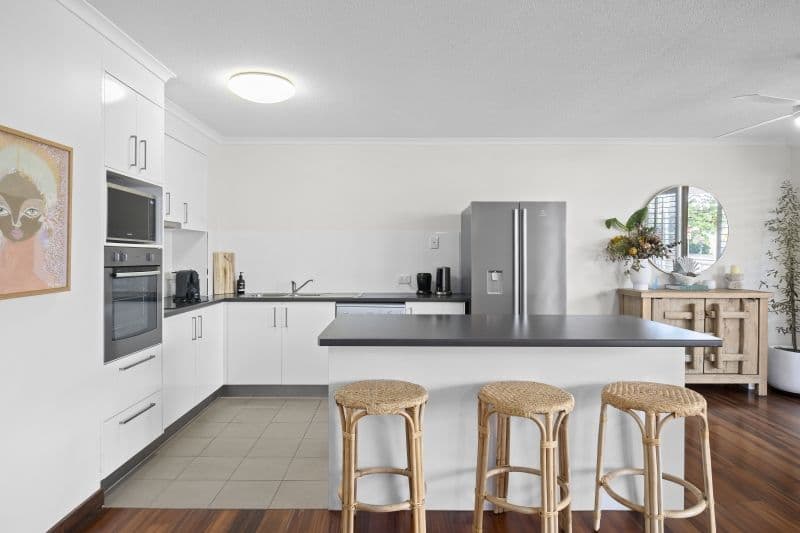 10 Dudley Street, Mermaid Beach QLD 4218, Mermaid Beach - Thumbnail 2